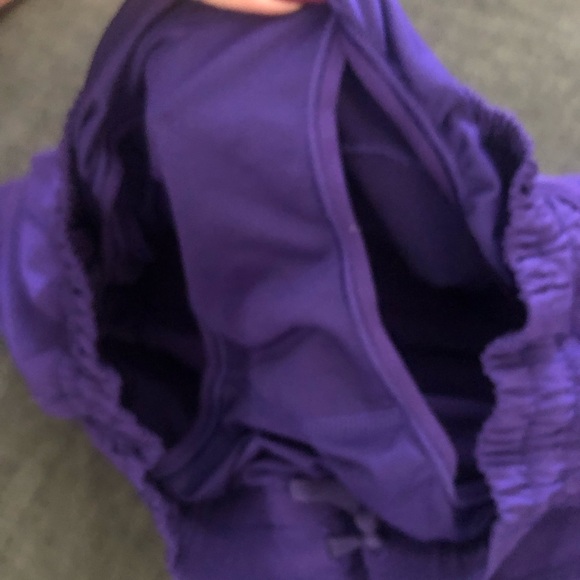 Lulu size 04 slightly used - Picture 5 of 5